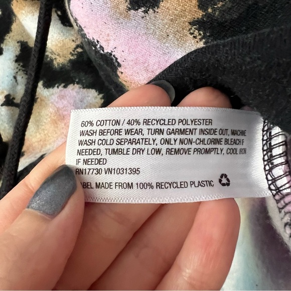 🍉 NWT Wild Fable Black Tie Dye Cropped Hoodie Raw Edge Hem - Picture 9 of 12